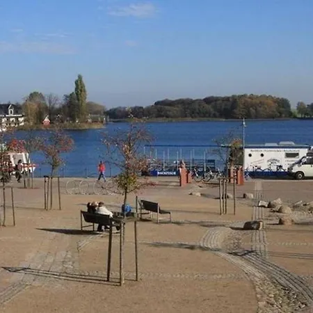 In Röbelmüritz Mit Garten Und Grill Und Seeblick * Marienfelde