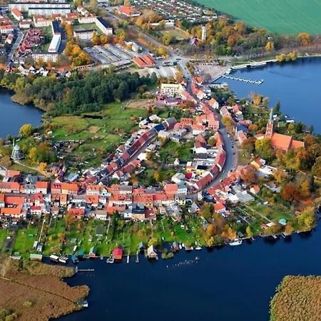 In Röbelmüritz Mit Garten Und Grill Und Seeblick