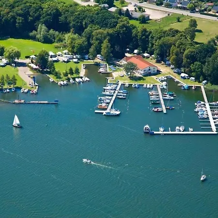 In Röbelmüritz Mit Garten Und Grill Und Seeblick Marienfelde
