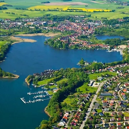 In Röbelmüritz Mit Garten Und Grill Und Seeblick Marienfelde