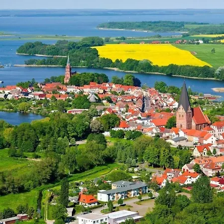 Apartment In Röbelmüritz Mit Garten Und Grill Und Seeblick