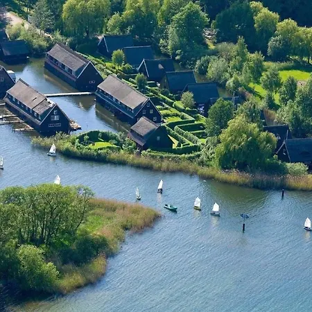 In Röbelmüritz Mit Garten Und Grill Und Seeblick * Marienfelde